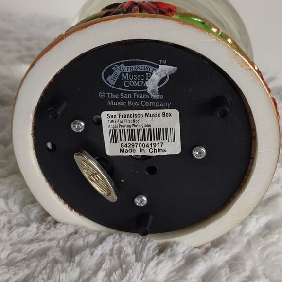 Musical Angel Praying Waterglobe  - Picture 6 of 8